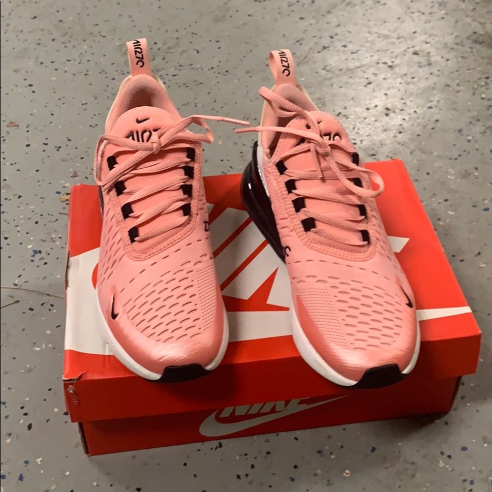 Nike 270